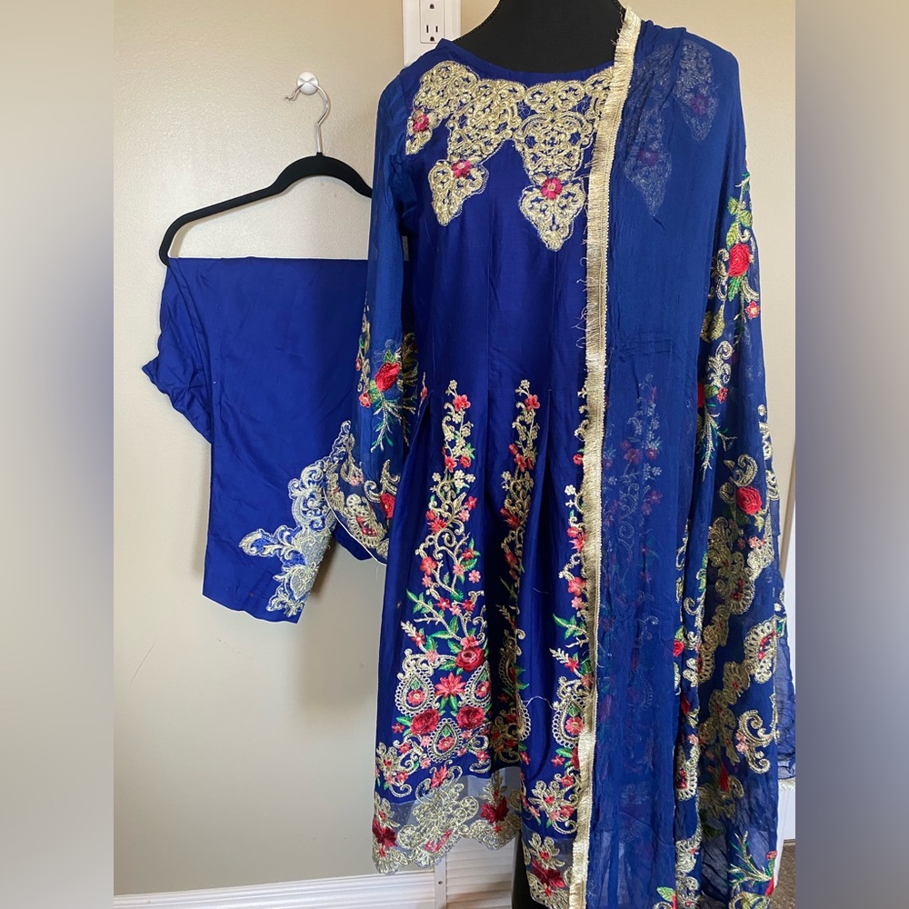 Pakistani suit